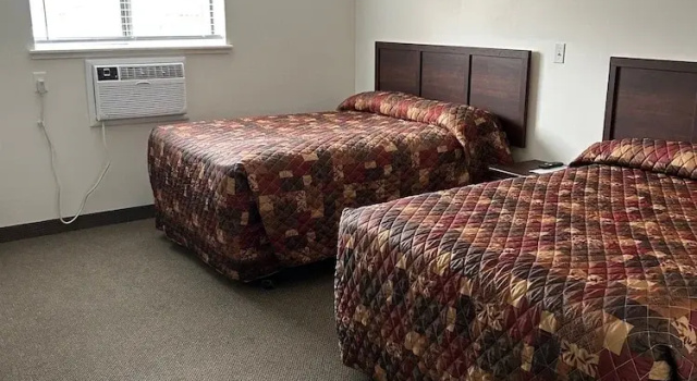 Четырёхместный номер Classic Midway Budget Inn
