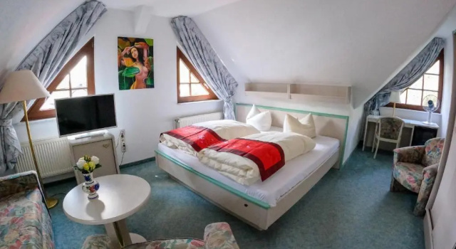 Трёхместный номер Standard Hotel Diana