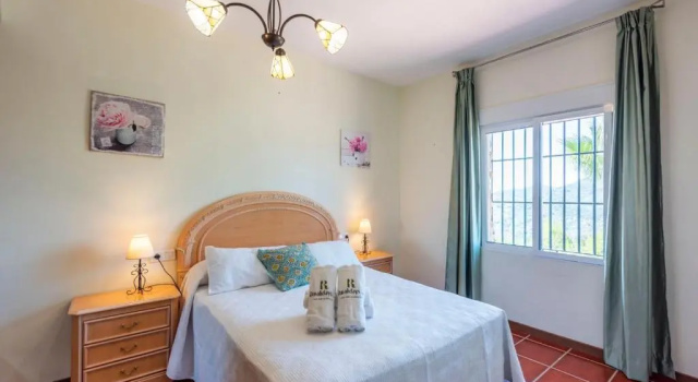 Villa Gran Solano Colmenar by Ruralidays, Забронировать Вилла Коттеджи Провинции Малаги, Коттедж