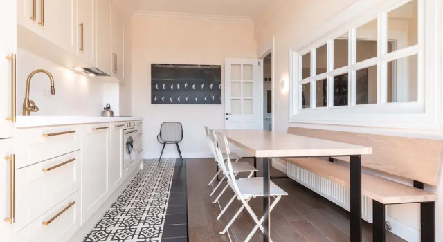 Апартаменты Superior halu! Stylish & Bright Centre Home