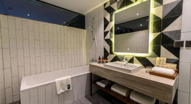 Номер Deluxe с видом на бассейн Baitong Hotel & Resort Phnom Penh