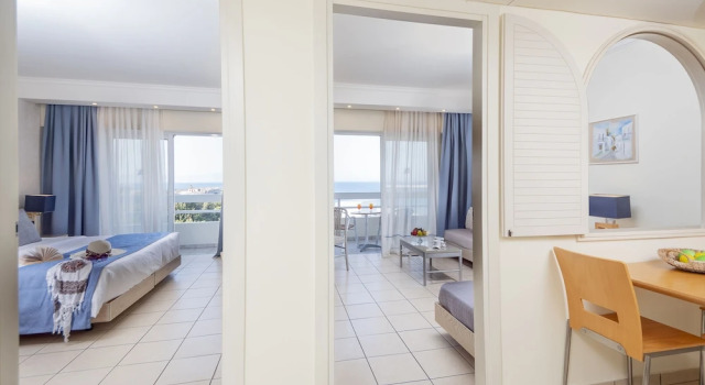 Апартаменты Deluxe c 1 комнатой с балконом Athineon Hotel