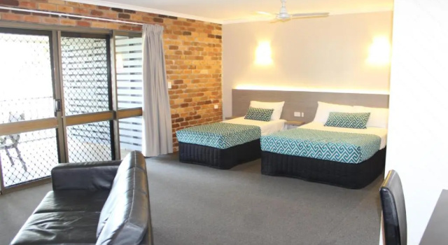 Апартаменты Sarina Beach Motel