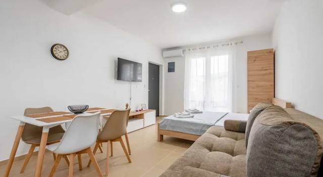 Студия Deluxe с балконом Apartments Milivojevic