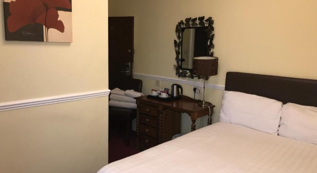 Двухместный номер Standard Barons Court Hotel