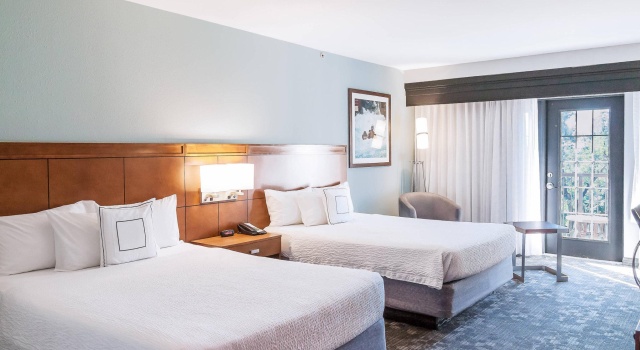Четырёхместный номер Standard с балконом и с видом на реку Courtyard by Marriott New Braunfels River Village