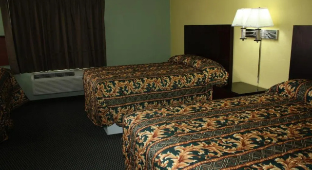 Deluxe Inn Fort Stockton, Забронировать Мини-отель Форт-Стоктон штат Техас