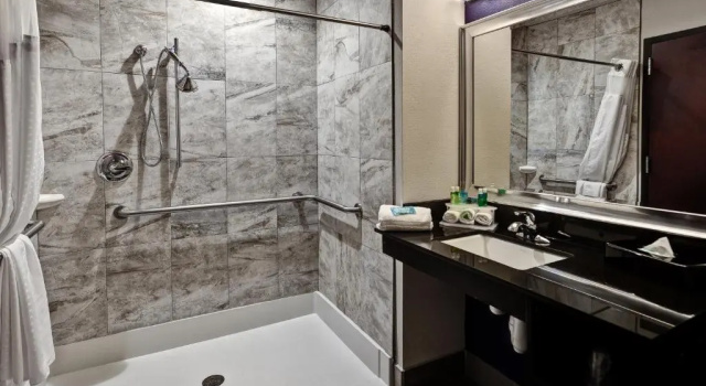 Двухместный номер Standard Holiday Inn Express Hutchison by IHG
