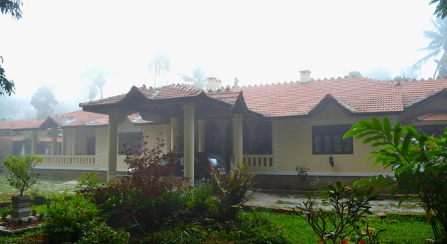 SaffronStays Calamondinn Bungalow - 5BR Colonial Heritage Home within Coffee Plantation in Coorg, Забронировать Отель Отели Поннампет 4 звезды, 4*