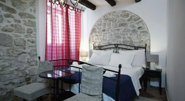 Heritage Residence in Center with pool