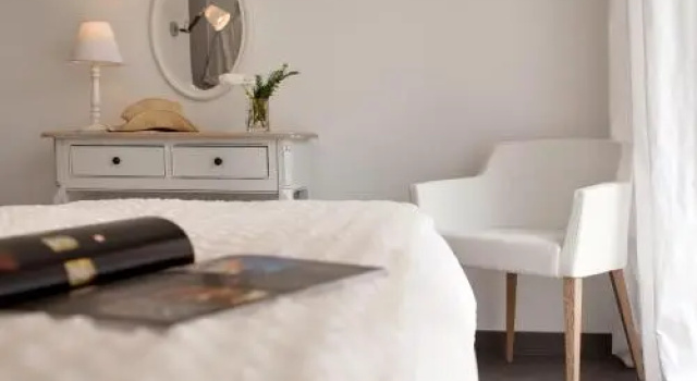 Aux Chambres dà Coté, Rezerwuj Hotel Courcelles-Sapicourt 
