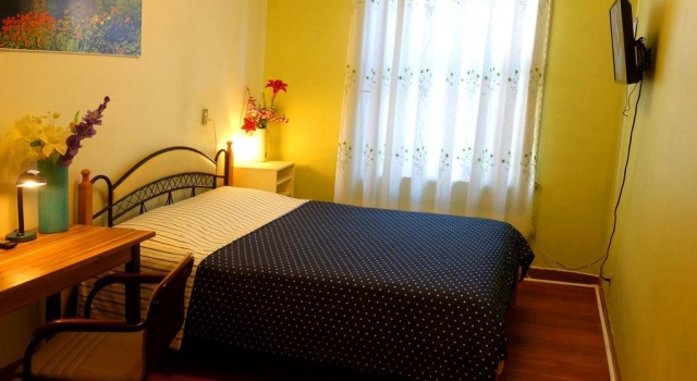 Hotel Bon Soleil, Забронировать Отель Монреаль Квебек, рядом с Рынок Этуотер