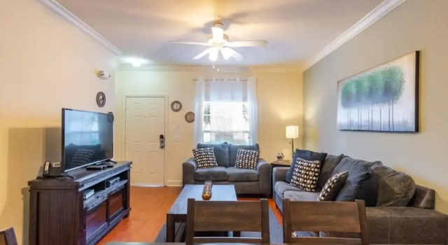 Апартаменты Lucaya 3 Bedroom 2 Bath Townhome With Zero Entry Resort Pool