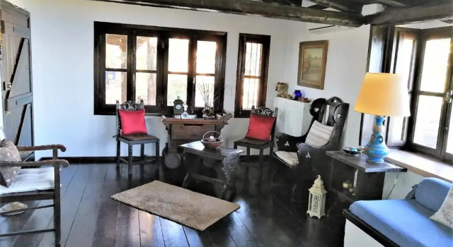 Коттедж с 3 комнатами Ampelos Estate