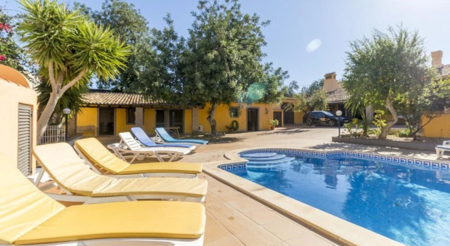 Villa - 7 Bedrooms with Pool and WiFi - 107981, Забронировать Вилла Отели Nature Reserve Ria Formosa с парковкой, Парковка