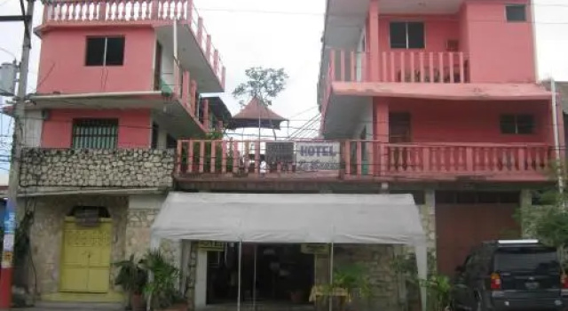 Parrot Cabana at Crocodile Creek, Varaa Hotelli Flores Peten