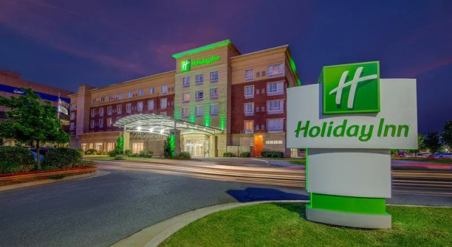 Четырёхместный номер Standard Holiday Inn North Quail Springs by IHG