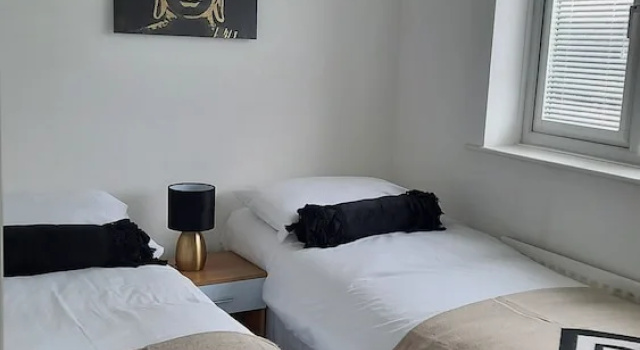 Impeccable 5-bed House in Stockton-on-tees, Забронировать Дом для отпуска Стоктон-он-Тис 