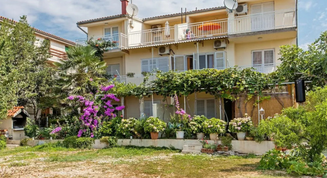 Apartment Nediljka, 예약 아파트 Srima 시베니크