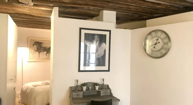 Apartment with One Bedroom in Paris, with Wifi