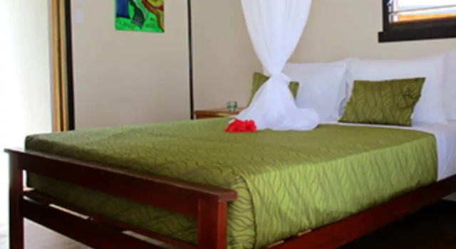 Двухместное бунгало с балконом и рядом с пляжем Maqai Beach Eco Resort