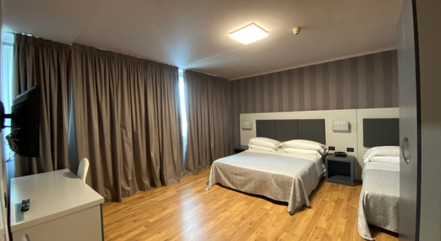 Трёхместный номер Mediterraneo Palace Hotel