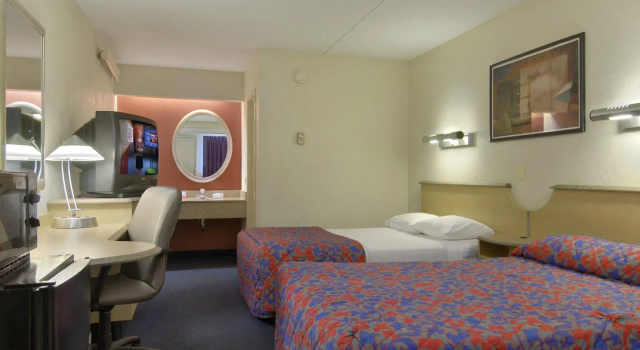 Red Oak Inn Detroit Metro Airport - Belleville, Забронировать Отель Инкстер Detroit Metropolitan Area