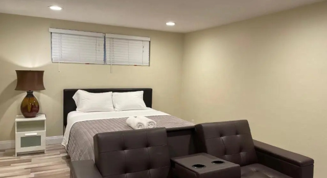 Lovely Room in Private House near Disneyland, Забронировать Отель Анахайм Disneyland California