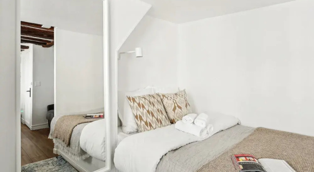 Cozy Getaway in Le Marais Heart of Paris, Забронировать Апартаменты/квартира Париж Иль-де-Франс