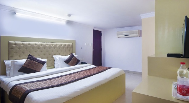 Landmark Inn, Забронировать Отель Отели Нью-Дели с бассейном, рядом с Больница сэра Ганги Рама, Бассейн