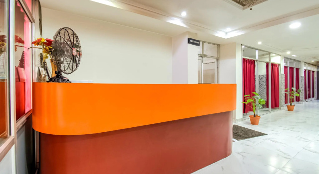 OYO Flagship 61266 Shree Kashi Andhra Ashram, Забронировать Отель Рамнагар штат Уттар-Прадеш