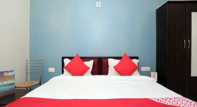 Goroomgo Pushpa Palace Mathura