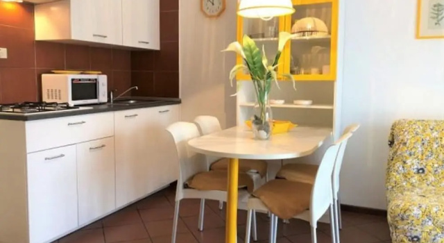 Апартаменты c 1 комнатой с балконом и с видом на сад Bright sea Front Apartment With Balcony