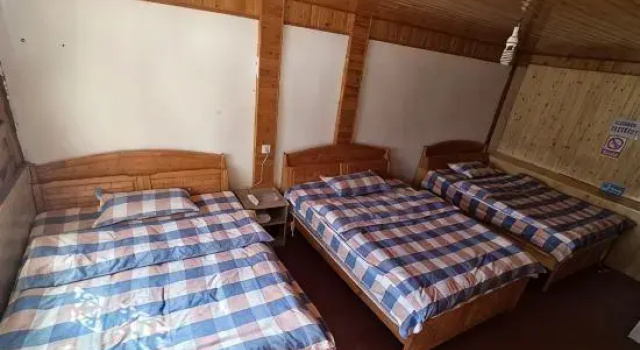 Кровать в общем номере (женский номер) Ben Li Wan Family Hotel