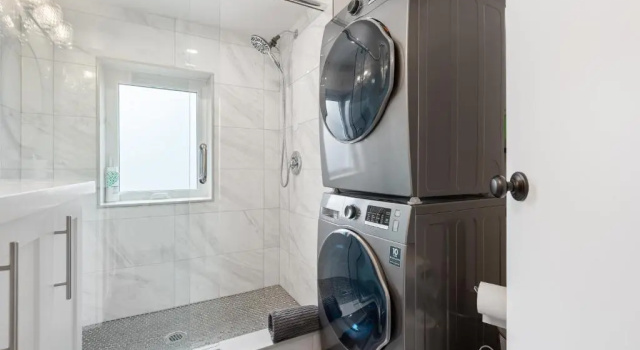 Lake Erie luxurious 2 BDR Condo with Beach access, Забронировать Отель Дели Southwest Ontario