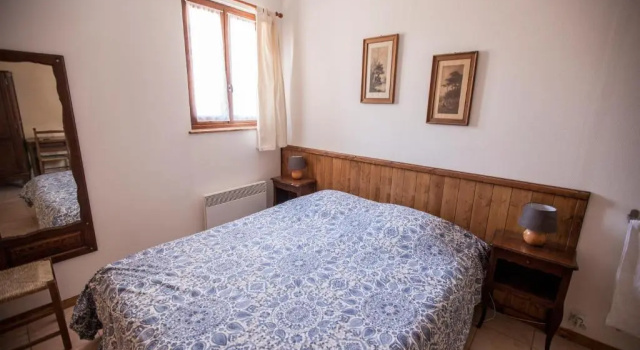 Hôtel de la Place, Book Hotel Mezel 
