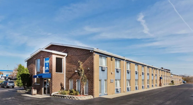 Days Inn by Wyndham Rockford I-90 Walking Distance to Casino