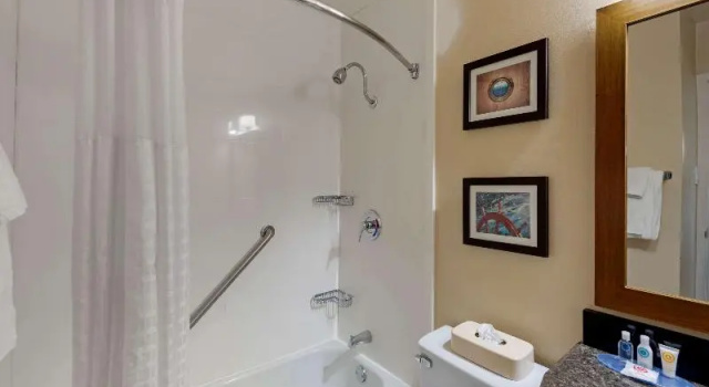 Двухместный номер Standard с балконом Comfort Inn On the Ocean