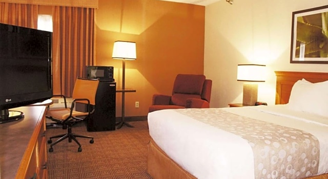 Номер Standard La Quinta Inn Kansas City North