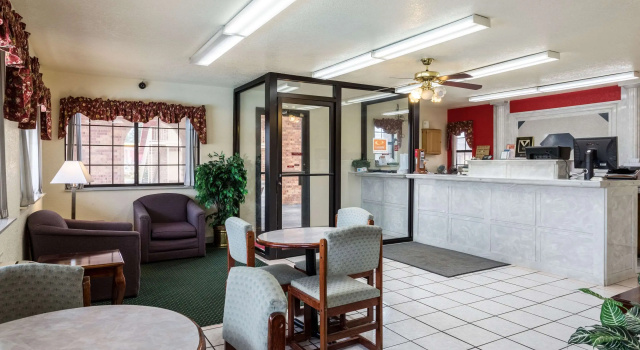 Econo Lodge & Suites Brinkley, Rezervovat Hotel  