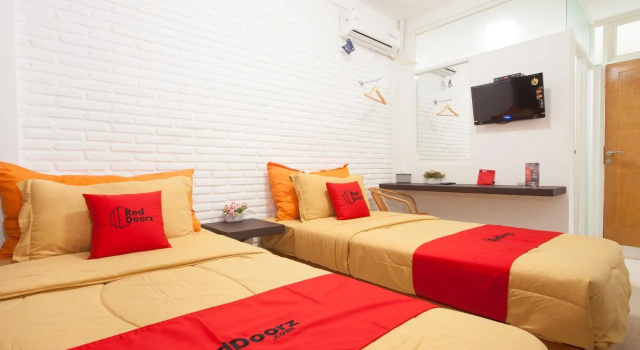 RedDoorz near Dino Park, Boek Hotel 3* Sterrenhotels in Batu, 3*