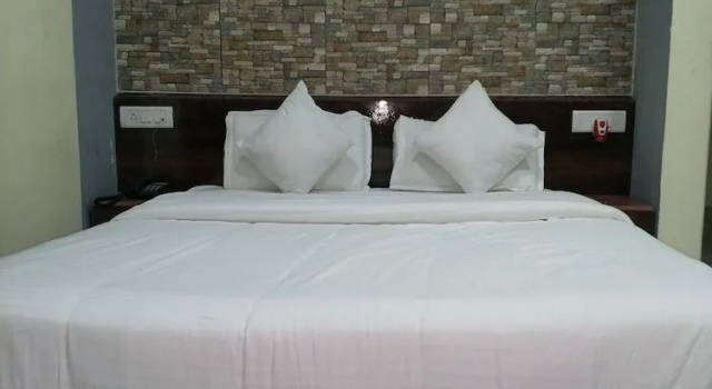 Tropical Suites, Varaa Hotelli Phuntsholing hotellit, joissa on uima-allas, Uima-allas