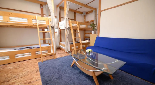 Кровать в общем номере Destiny Inn Sakaiminato