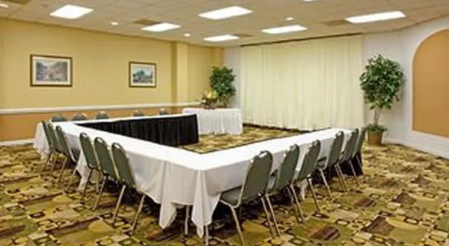 Четырёхместный номер Standard Wyndham Garden Summerville