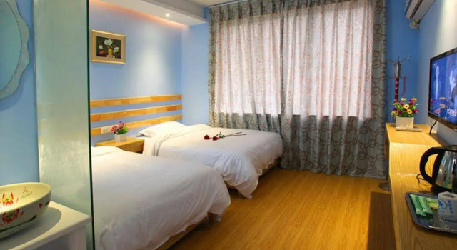 Yangshuo Moonriver Hotel, Rezerwuj Hotel Hotele w Guilin z Basenem, Basen