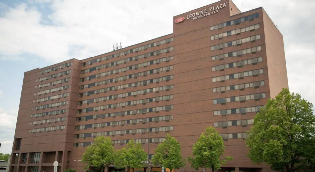 Crowne Plaza Suites MSP Airport - Mall of America by IHG, Foglalás Szálloda Bloomington Minnesota