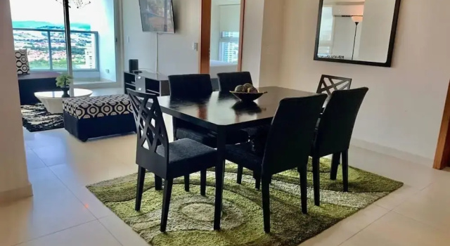 Miramar I Comfortable 1bdr With Park View, Boek Appartement Panama-Stad Hotels met Parkeerplaats, Parkeren