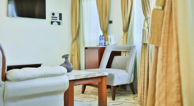 Номер Standard с балконом Swiss Inn Nexus Hotel