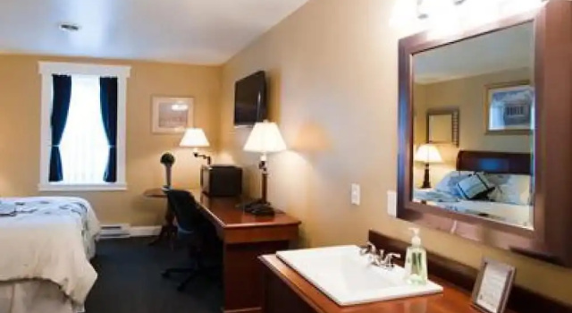 Beacon Hotel Oswego