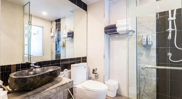 Двухместный номер Deluxe с балконом и с видом на бассейн Maneetel Krabi Beachfront-SHA Plus